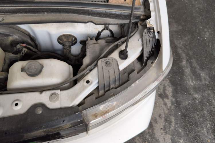Used Wuling Hongguang MINIEV 2021 Macaron Fashion Edition Lithium-Ion Battery Engine Bay Left