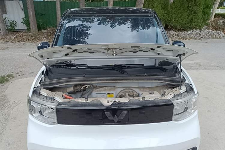 Used Wuling Hongguang MINIEV 2021 Macaron Fashion Model Lithium Iron Phosphate Engine Bay