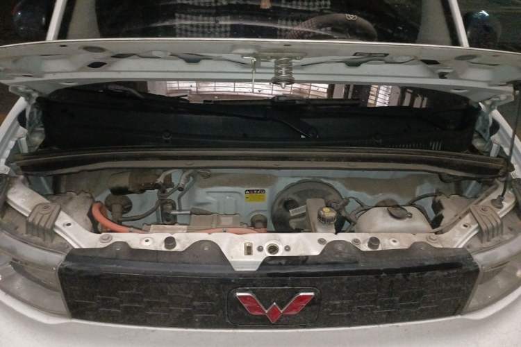 Used Wuling Hongguang MINIEV 2021 Macaron Fashion Model Lithium Iron Phosphate Engine Bay