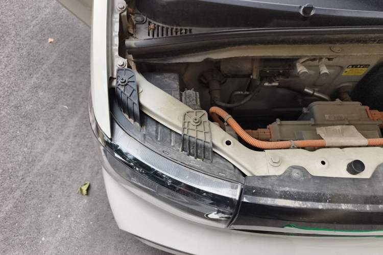 Used Wuling Hongguang MINIEV 2021 Macaron Premium Model – Lithium Iron Phosphate Engine Bay Right