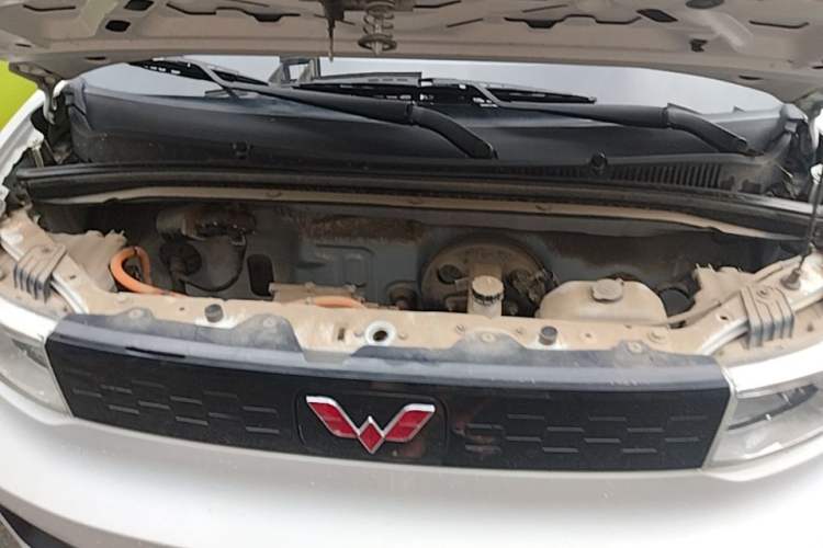 Used Wuling Hongguang MINIEV 2021 Macaron Fashion Model Lithium Iron Phosphate Engine Bay