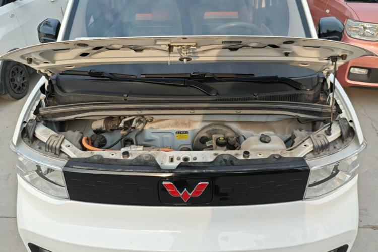 Used Wuling Hongguang MINIEV 2021 Macaron Fashion Model Lithium Iron Phosphate Engine Bay