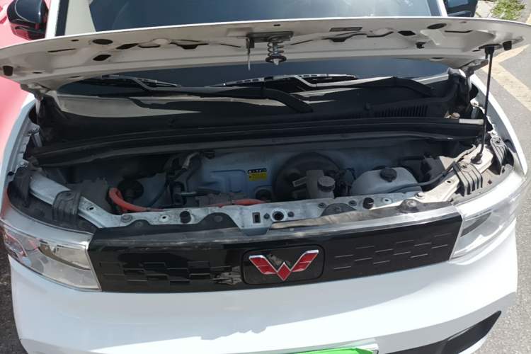 Used Wuling Hongguang MINIEV 2021 Macaron Sandwich Model 170 km Lithium Iron Phosphate Engine Bay