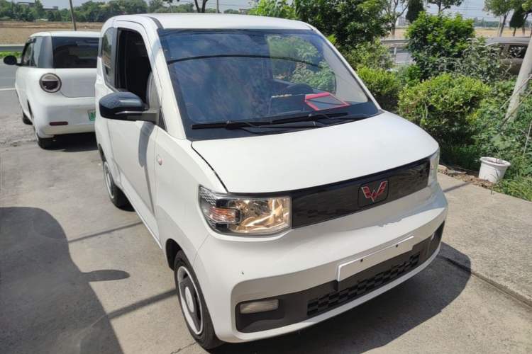 Used Wuling Hongguang MINIEV 2021 Macaron Sandwich Model 120 km Lithium NMC Front Right 45 Deg