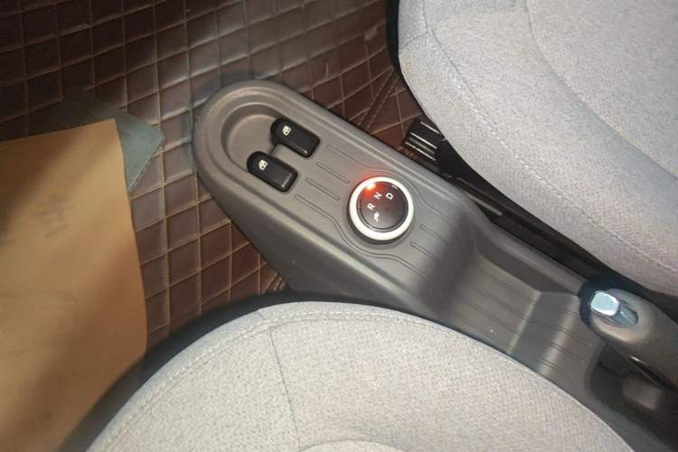 Used Wuling Hongguang MINIEV 2021 Macaron Premium Model – Lithium Iron Phosphate Gear Lever