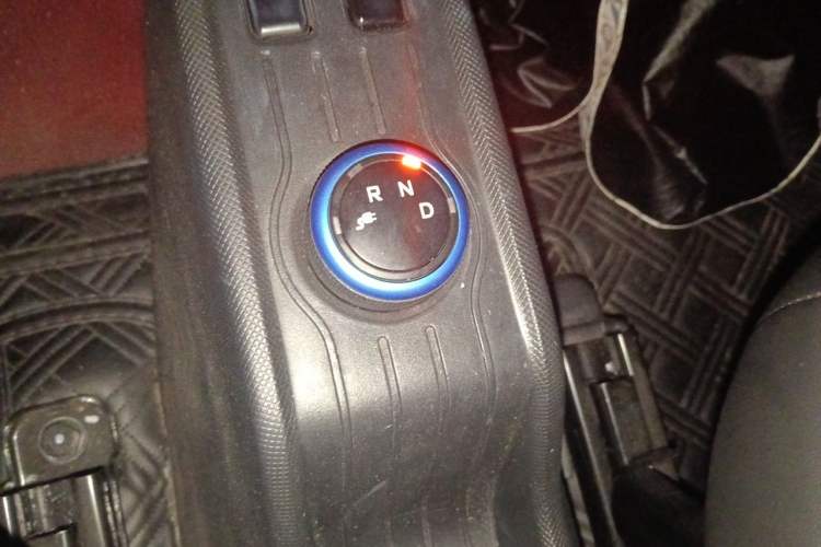 Used Wuling Hongguang MINIEV 2021 Macaron Fashion Model Lithium Iron Phosphate Gear Lever