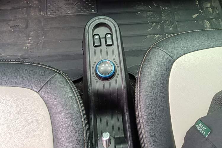 Used Wuling Hongguang MINIEV 2021 Macaron Fashion Edition Lithium-Ion Battery Gear Lever