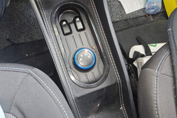 Used Wuling Hongguang MINIEV 2021 Macaron Fashion Edition Lithium-Ion Battery Gear Lever