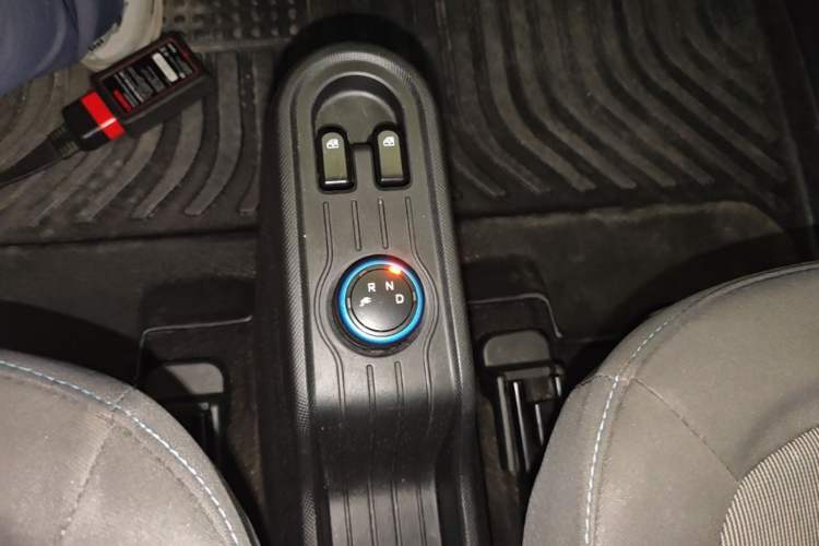 Used Wuling Hongguang MINIEV 2021 Macaron Premium Model – Lithium Iron Phosphate Gear Lever