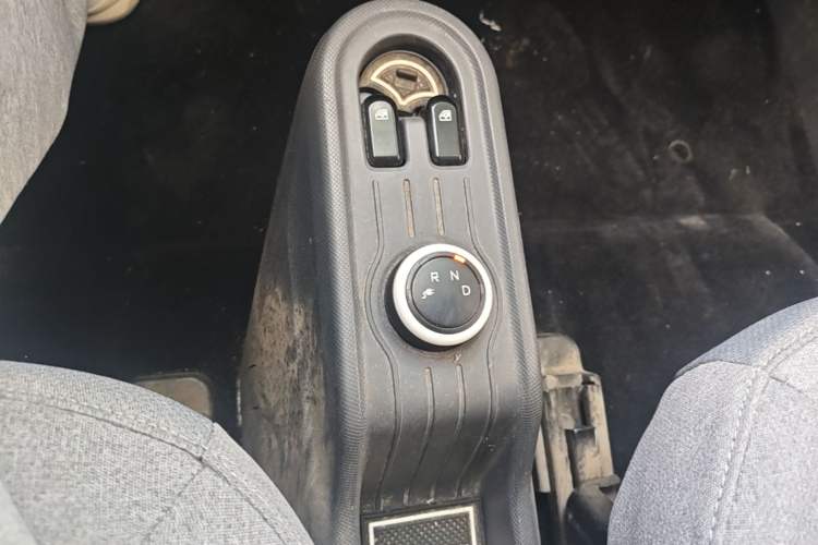 Used Wuling Hongguang MINIEV 2021 Macaron Fashion Edition Lithium-Ion Battery Gear Lever