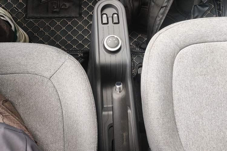 Used Wuling Hongguang MINIEV 2021 Macaron Premium Model – Lithium-NMC Gear Lever