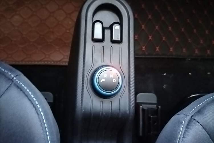 Used Wuling Hongguang MINIEV 2021 Macaron Premium Model – Lithium Iron Phosphate Gear Lever