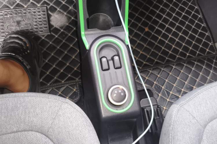 Used Wuling Hongguang MINIEV 2021 Macaron Premium Model – Lithium Iron Phosphate Gear Lever