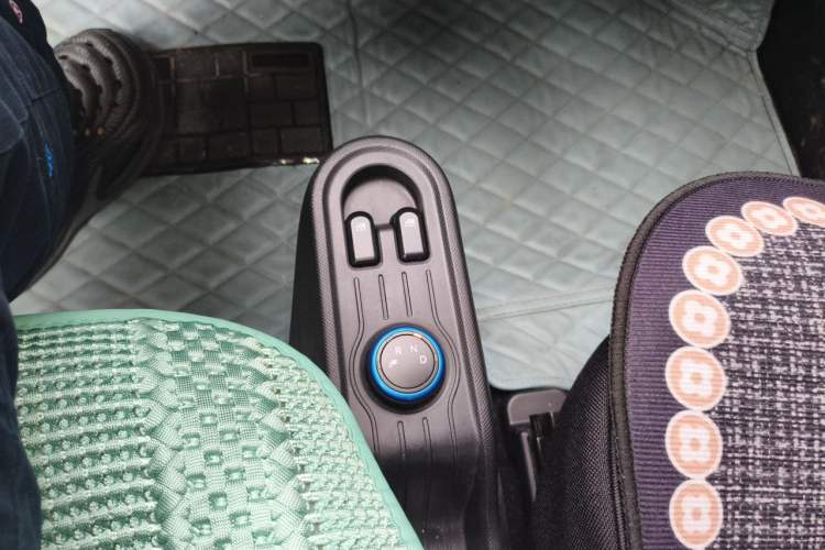Used Wuling Hongguang MINIEV 2021 Macaron Fashion Edition Lithium-Ion Battery Gear Lever