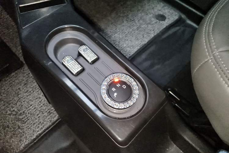 Used Wuling Hongguang MINIEV 2021 Macaron Premium Model – Lithium Iron Phosphate Gear Lever
