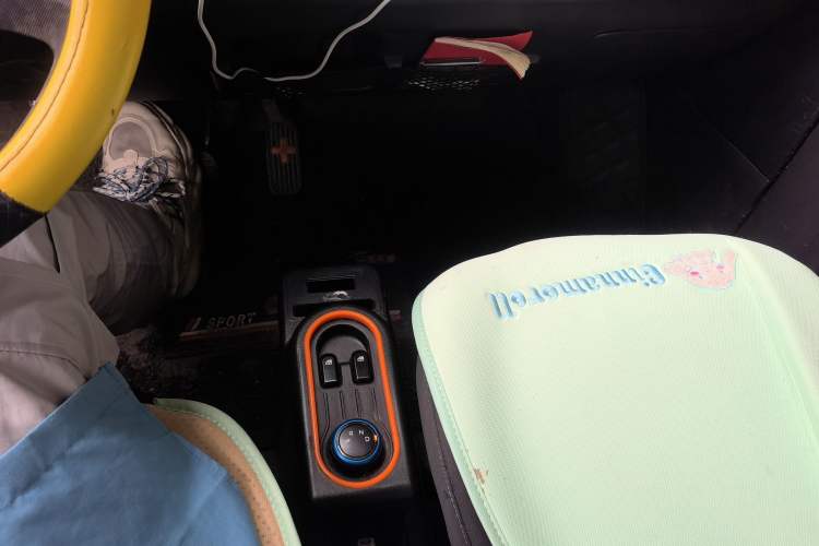 Used Wuling Hongguang MINIEV 2021 Macaron Premium Model – Lithium Iron Phosphate Gear Lever
