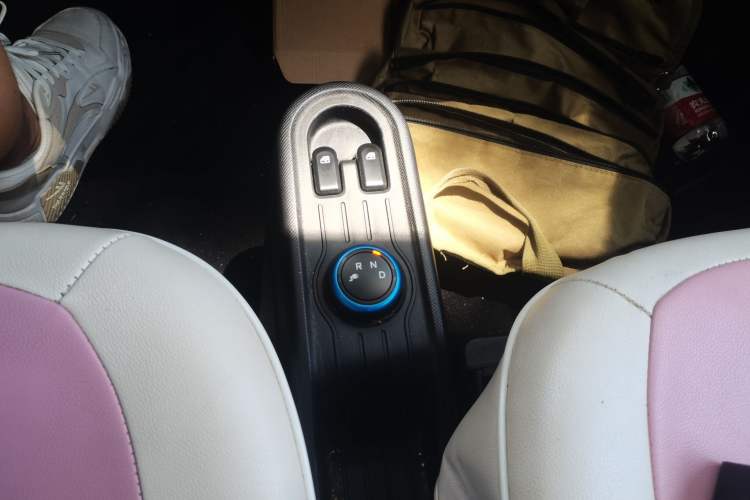 Used Wuling Hongguang MINIEV 2021 Macaron Fashion Edition Lithium-Ion Battery Gear Lever