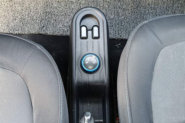 Used Wuling Hongguang MINIEV 2021 Macaron Fashion Model Lithium Iron Phosphate Gear Lever