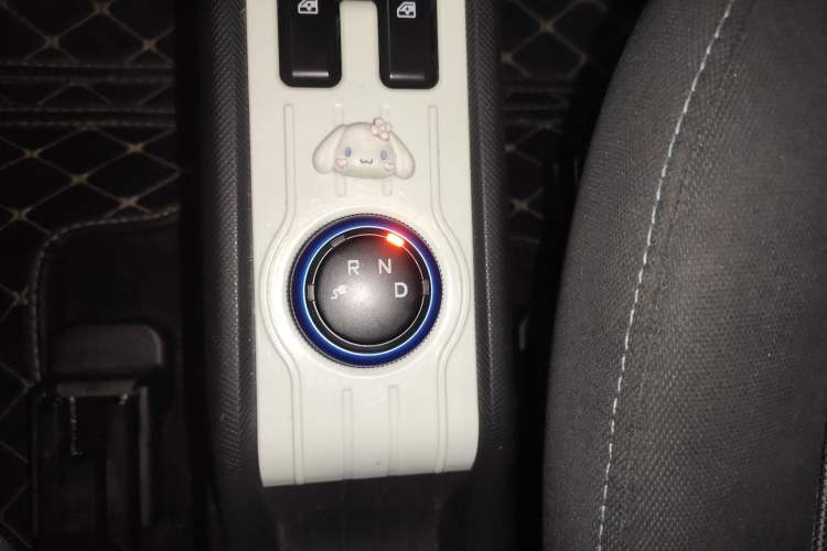 Used Wuling Hongguang MINIEV 2021 Macaron Premium Model – Lithium Iron Phosphate Gear Lever