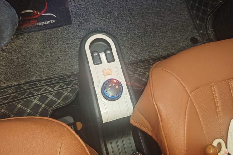 Used Wuling Hongguang MINIEV 2021 Macaron Fashion Model Lithium Iron Phosphate Gear Lever