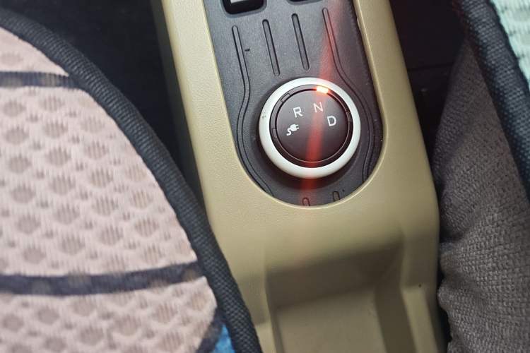 Used Wuling Hongguang MINIEV 2021 Macaron Fashion Model Lithium Iron Phosphate Gear Lever