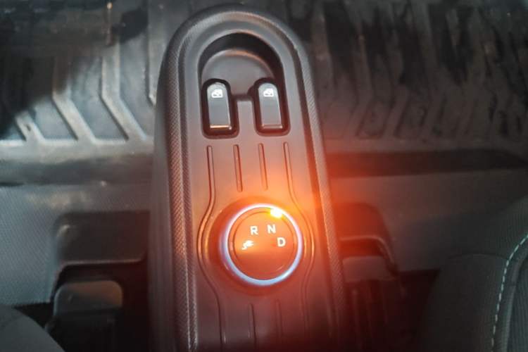 Used Wuling Hongguang MINIEV 2021 Macaron Fashion Edition Lithium-Ion Battery Gear Lever