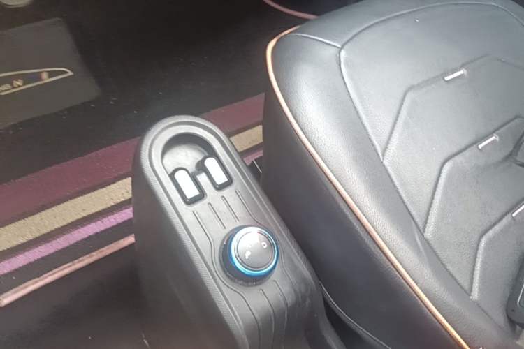 Used Wuling Hongguang MINIEV 2021 Macaron Fashion Edition Lithium-Ion Battery Gear Lever