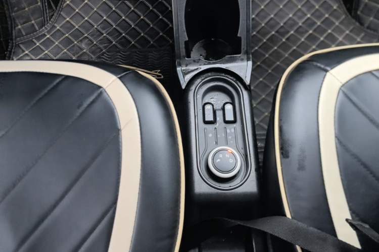 Used Wuling Hongguang MINIEV 2021 Macaron Premium Model – Lithium Iron Phosphate Gear Lever