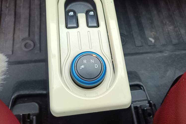 Used Wuling Hongguang MINIEV 2021 Macaron Fashion Model Lithium Iron Phosphate Gear Lever