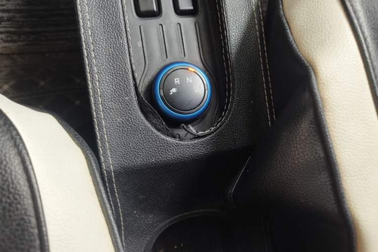 Used Wuling Hongguang MINIEV 2021 Macaron Premium Model – Lithium Iron Phosphate Gear Lever