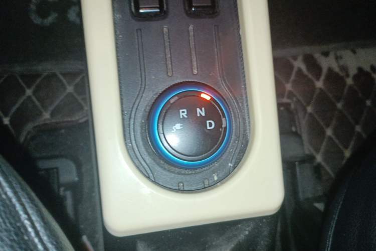 Used Wuling Hongguang MINIEV 2021 Macaron Fashion Model Lithium Iron Phosphate Gear Lever
