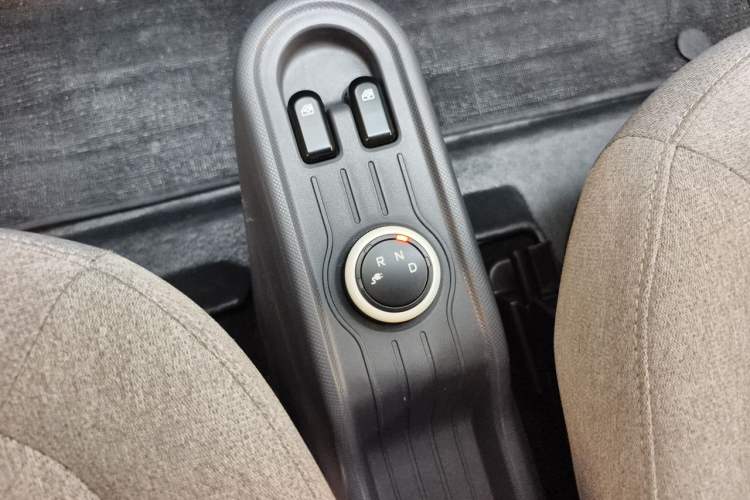 Used Wuling Hongguang MINIEV 2021 Macaron Premium Model – Lithium Iron Phosphate Gear Lever