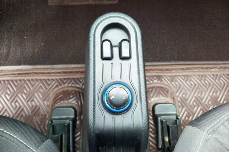 Used Wuling Hongguang MINIEV 2021 Macaron Fashion Edition Lithium-Ion Battery Gear Lever
