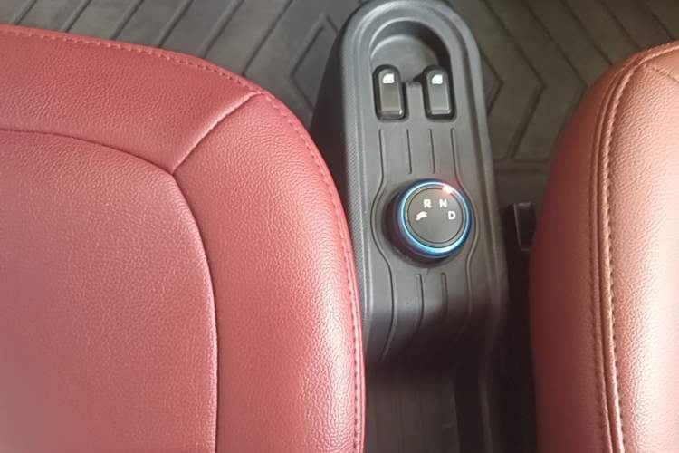 Used Wuling Hongguang MINIEV 2021 Macaron Fashion Edition Lithium-Ion Battery Gear Lever