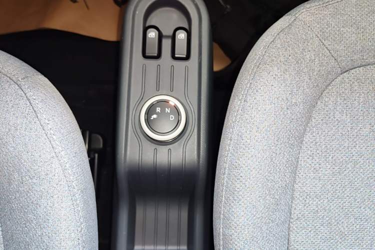 Used Wuling Hongguang MINIEV 2021 Macaron Premium Model – Lithium Iron Phosphate Gear Lever
