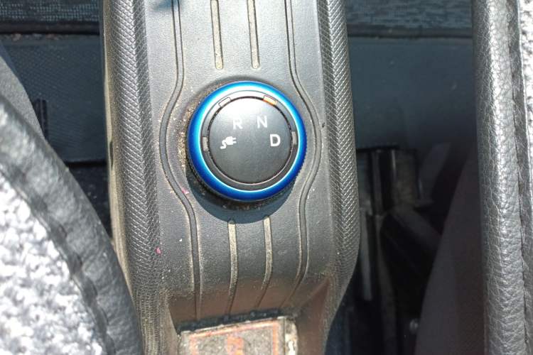 Used Wuling Hongguang MINIEV 2021 Macaron Fashion Model Lithium Iron Phosphate Gear Lever