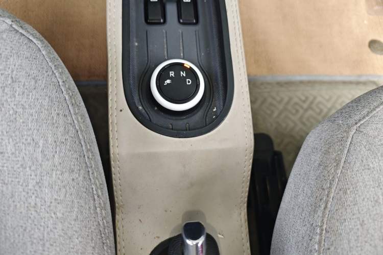 Used Wuling Hongguang MINIEV 2021 Macaron Premium Model – Lithium-NMC Gear Lever