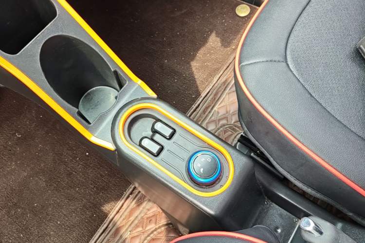 Used Wuling Hongguang MINIEV 2021 Macaron Fashion Edition Lithium-Ion Battery Gear Lever