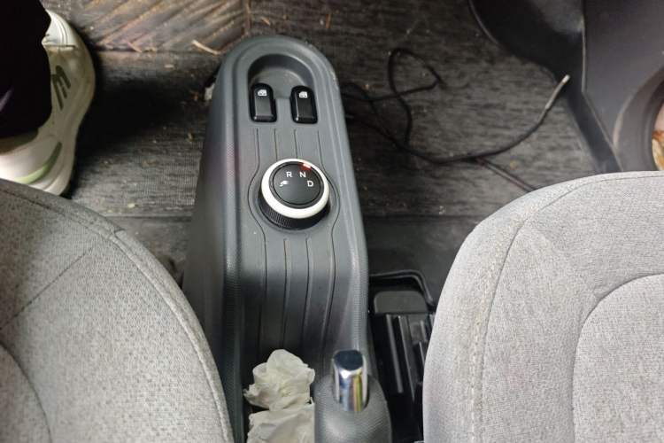 Used Wuling Hongguang MINIEV 2021 Macaron Premium Model – Lithium-NMC Gear Lever
