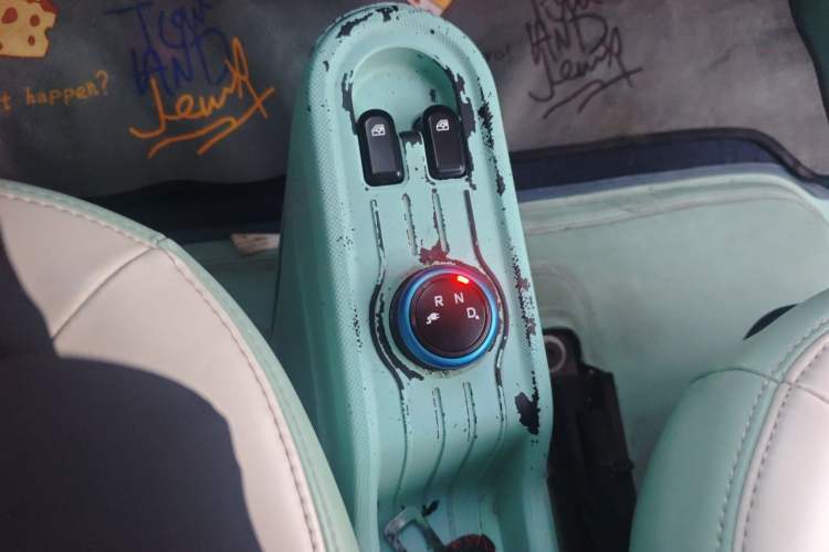 Used Wuling Hongguang MINIEV 2021 Macaron Fashion Edition Lithium-Ion Battery Gear Lever