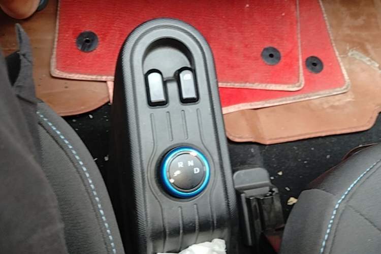 Used Wuling Hongguang MINIEV 2021 Macaron Fashion Model Lithium Iron Phosphate Gear Lever