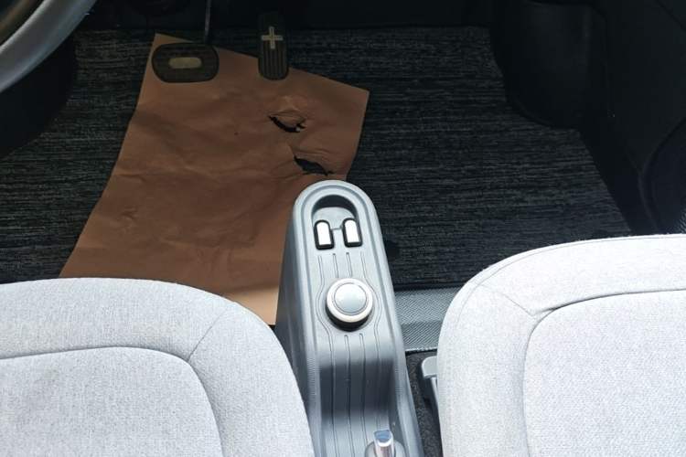 Used Wuling Hongguang MINIEV 2021 Macaron Premium Model – Lithium Iron Phosphate Gear Lever
