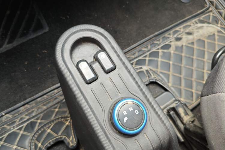Used Wuling Hongguang MINIEV 2021 Macaron Fashion Model Lithium Iron Phosphate Gear Lever