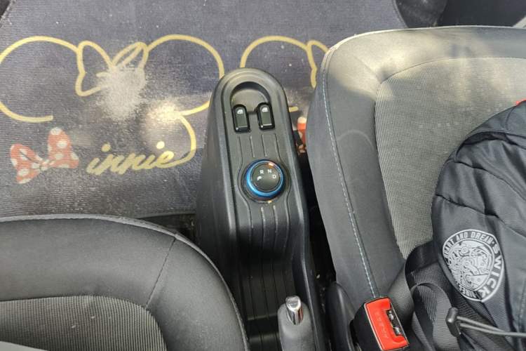 Used Wuling Hongguang MINIEV 2021 Macaron Premium Model – Lithium Iron Phosphate Gear Lever