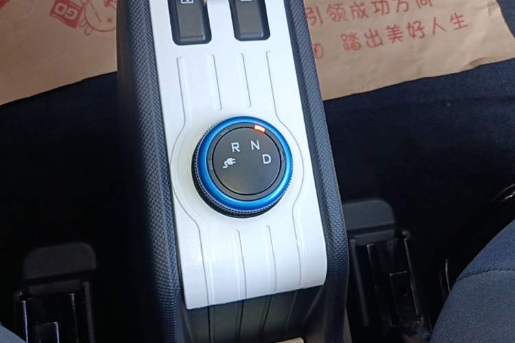 Used Wuling Hongguang MINIEV 2021 Macaron Fashion Edition Lithium-Ion Battery Gear Lever