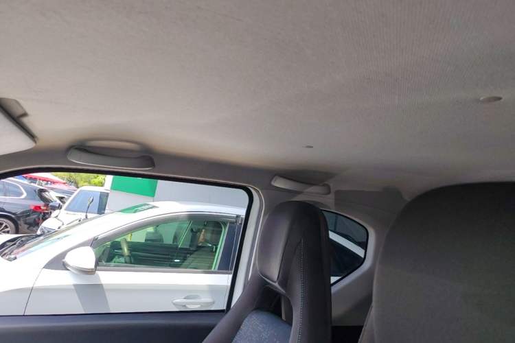 Used Wuling Hongguang MINIEV 2021 Macaron Premium Model – Lithium Iron Phosphate Headliner