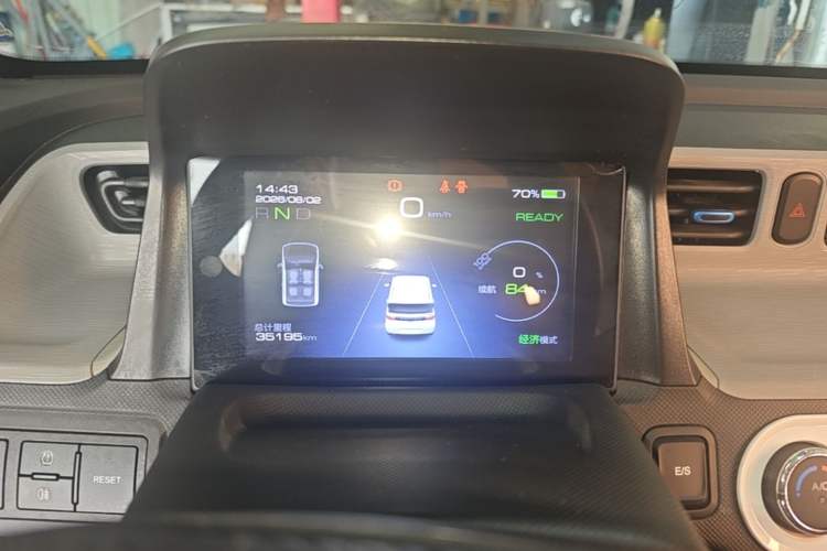 Used Wuling Hongguang MINIEV 2021 Macaron Fashion Model Lithium Iron Phosphate Instrument Cluster