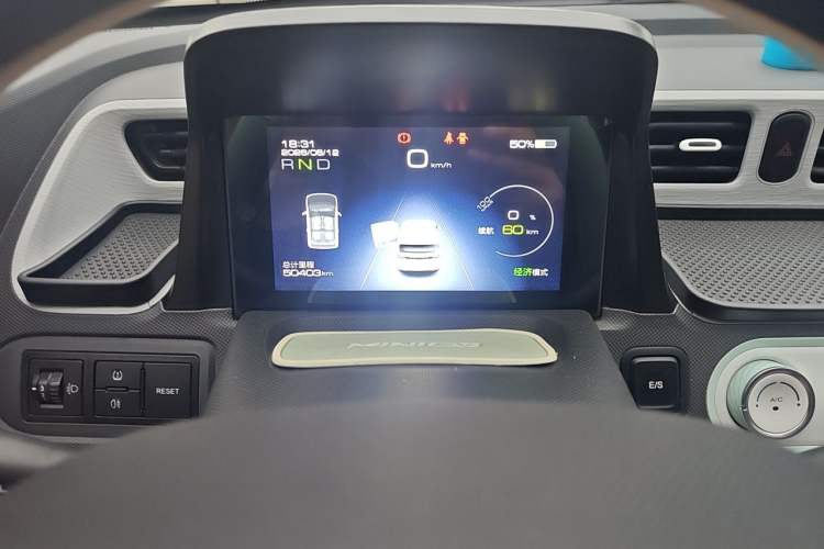 Used Wuling Hongguang MINIEV 2021 Macaron Fashion Model Lithium Iron Phosphate Instrument Cluster
