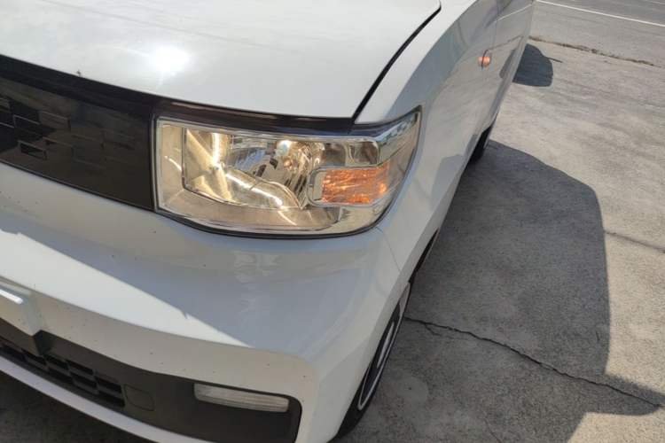 Used Wuling Hongguang MINIEV 2021 Macaron Sandwich Model 120 km Lithium NMC Left Front Headlight
