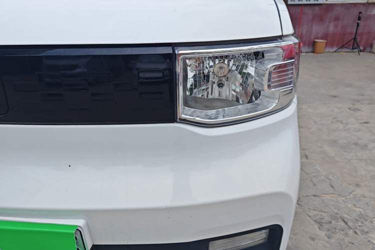 Used Wuling Hongguang MINIEV 2021 Macaron Fashion Edition Lithium-Ion Battery Left Front Headlight